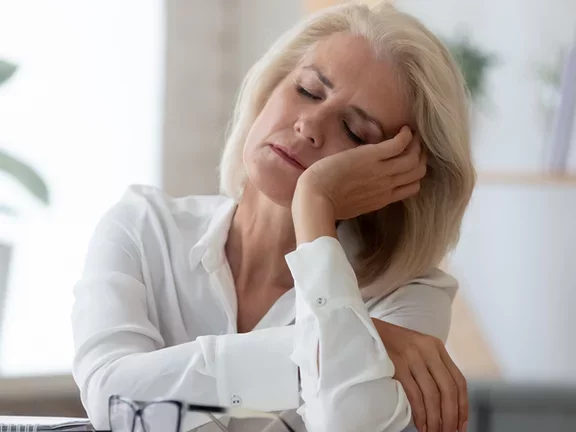 Woman deprived from good sleep